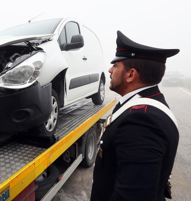 Auto contro furgone Ferite due persone 