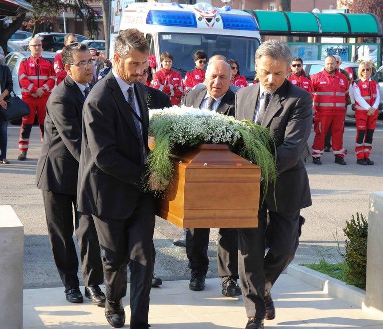 Folla per Sergio Aguzzoli «Addio uomo generoso» 