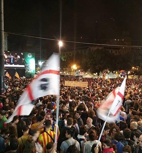 Catalugna natzione fraigada Pala: «Sa Repùblica cherent» 