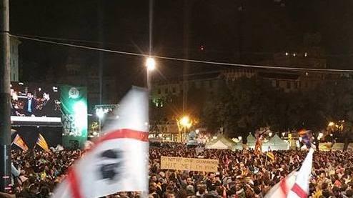 Catalugna natzione fraigada Pala: «Sa Repùblica cherent»