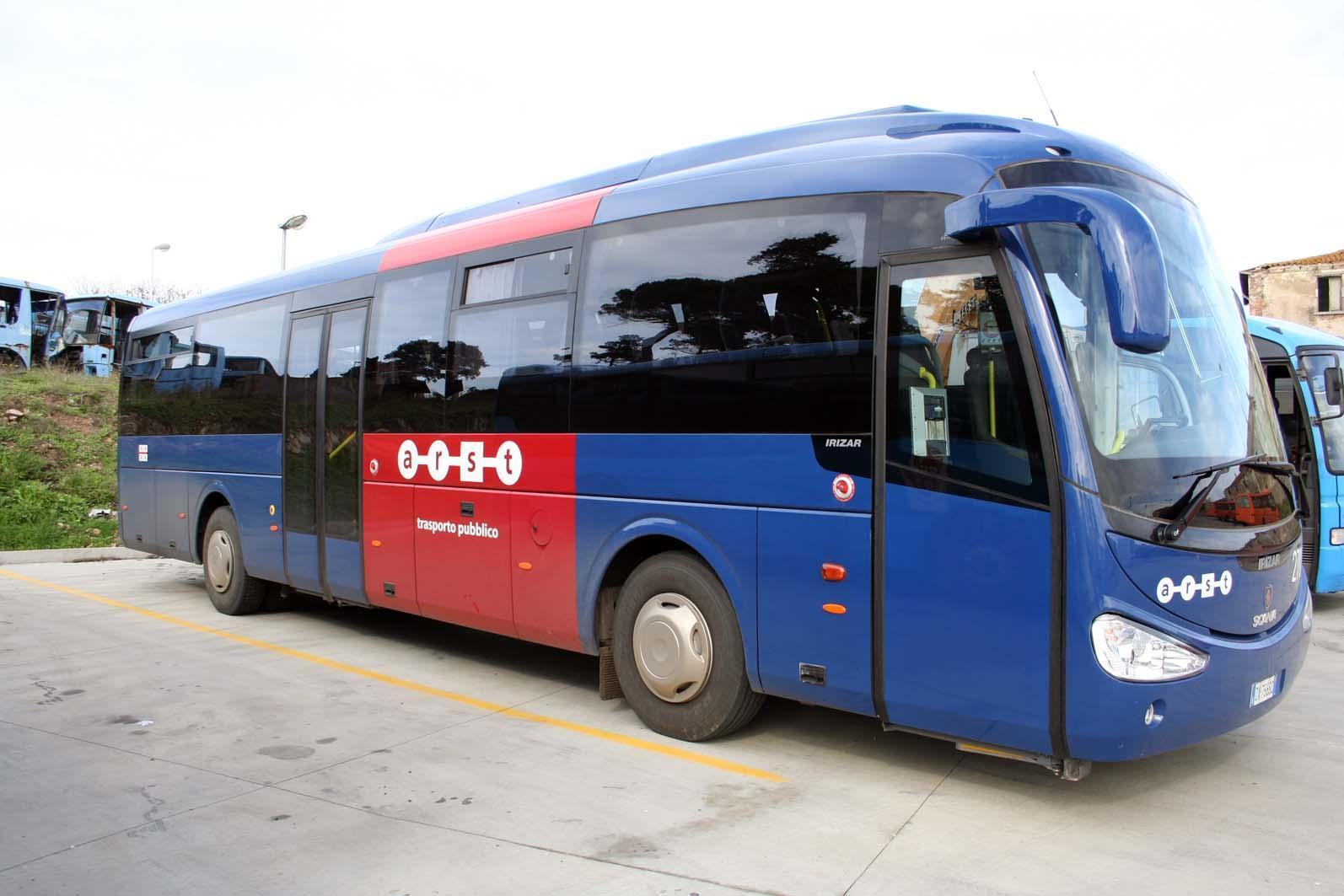 Gettano dal finestrino 16 sedili: caccia ai vandali del pullman Arst Monserrato-Dolianova 