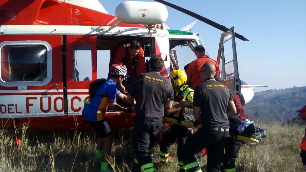 Cade in bici, ricoverato in elicottero