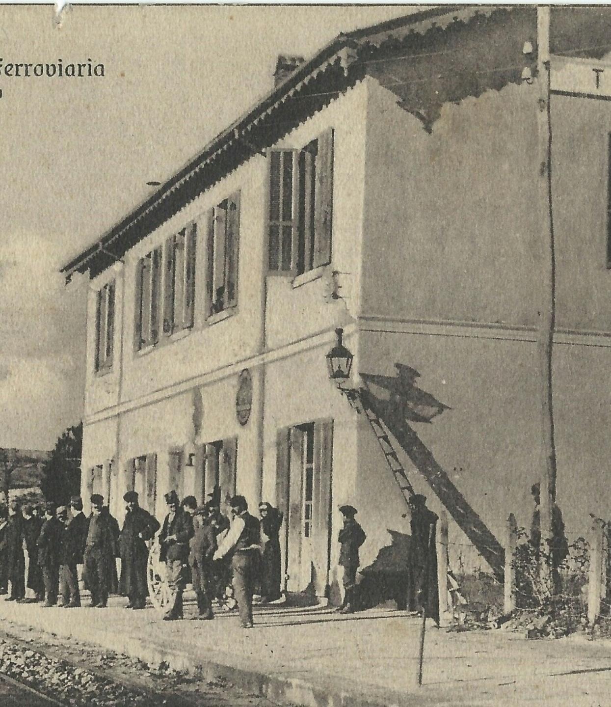 Lo sfogo del titolare del bar: «È uno sfregio all’intera città» 