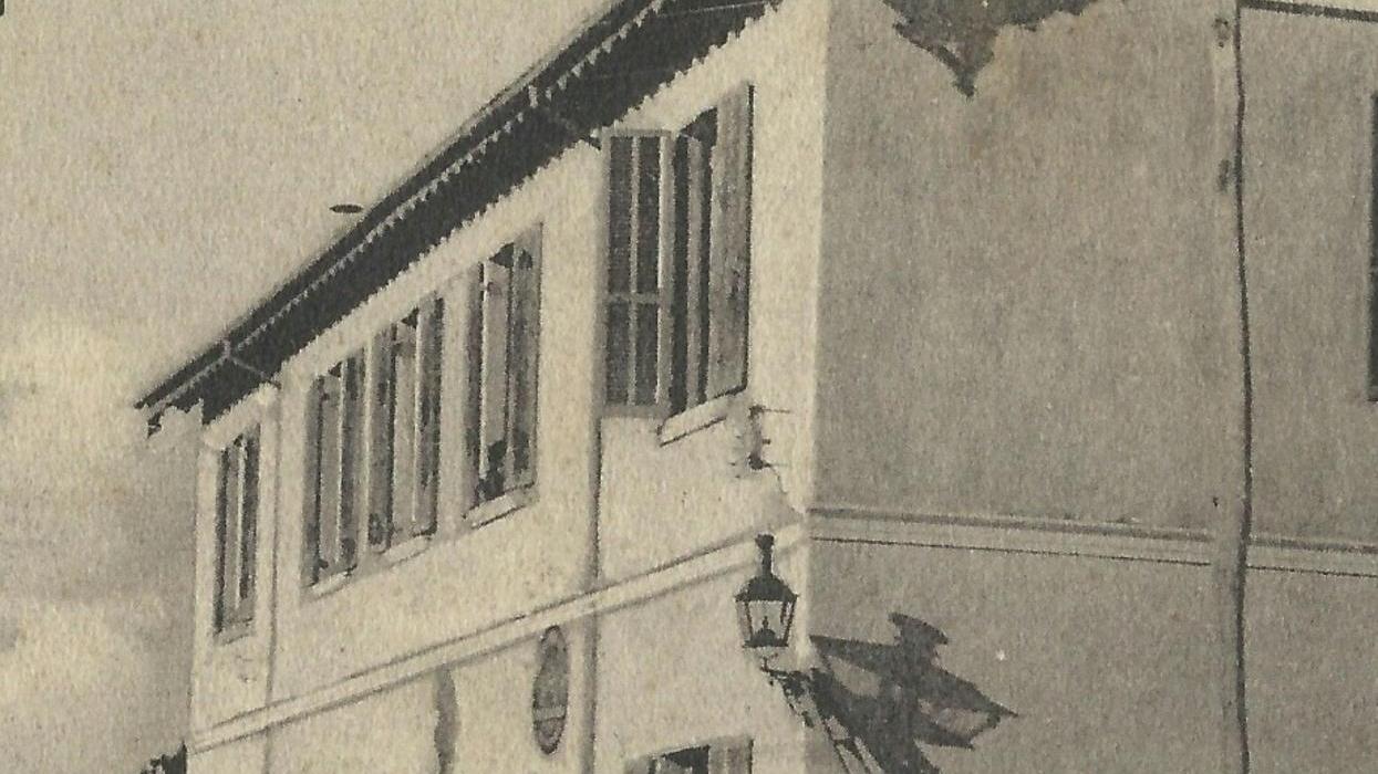 Lo sfogo del titolare del bar: «È uno sfregio all’intera città»