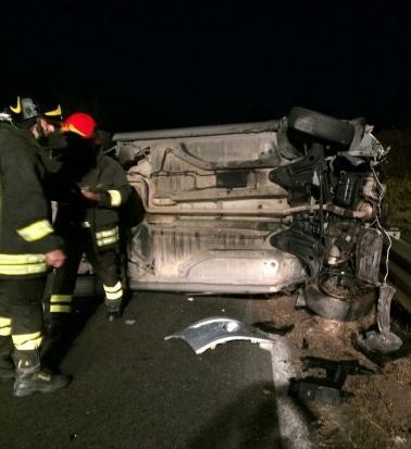 Perde il controllo dell’auto grave una ragazza