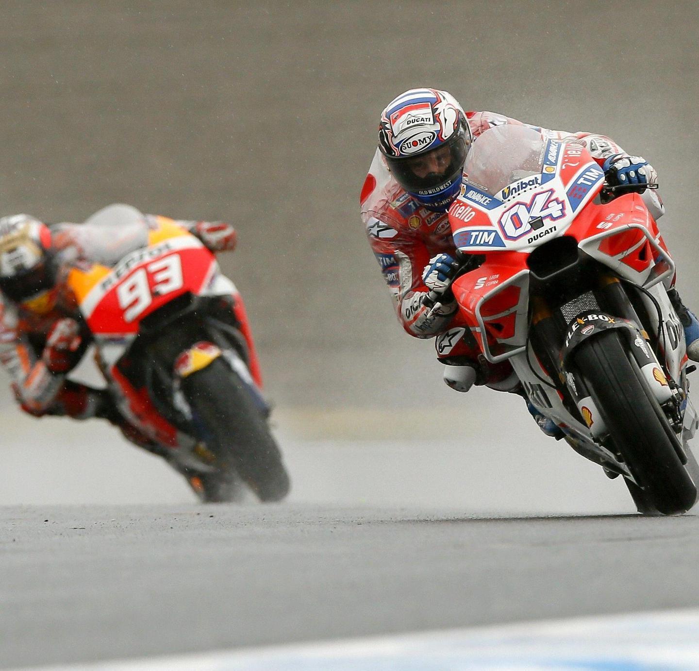 Andrea Dovizioso brucia Marquez all’ultima curva 