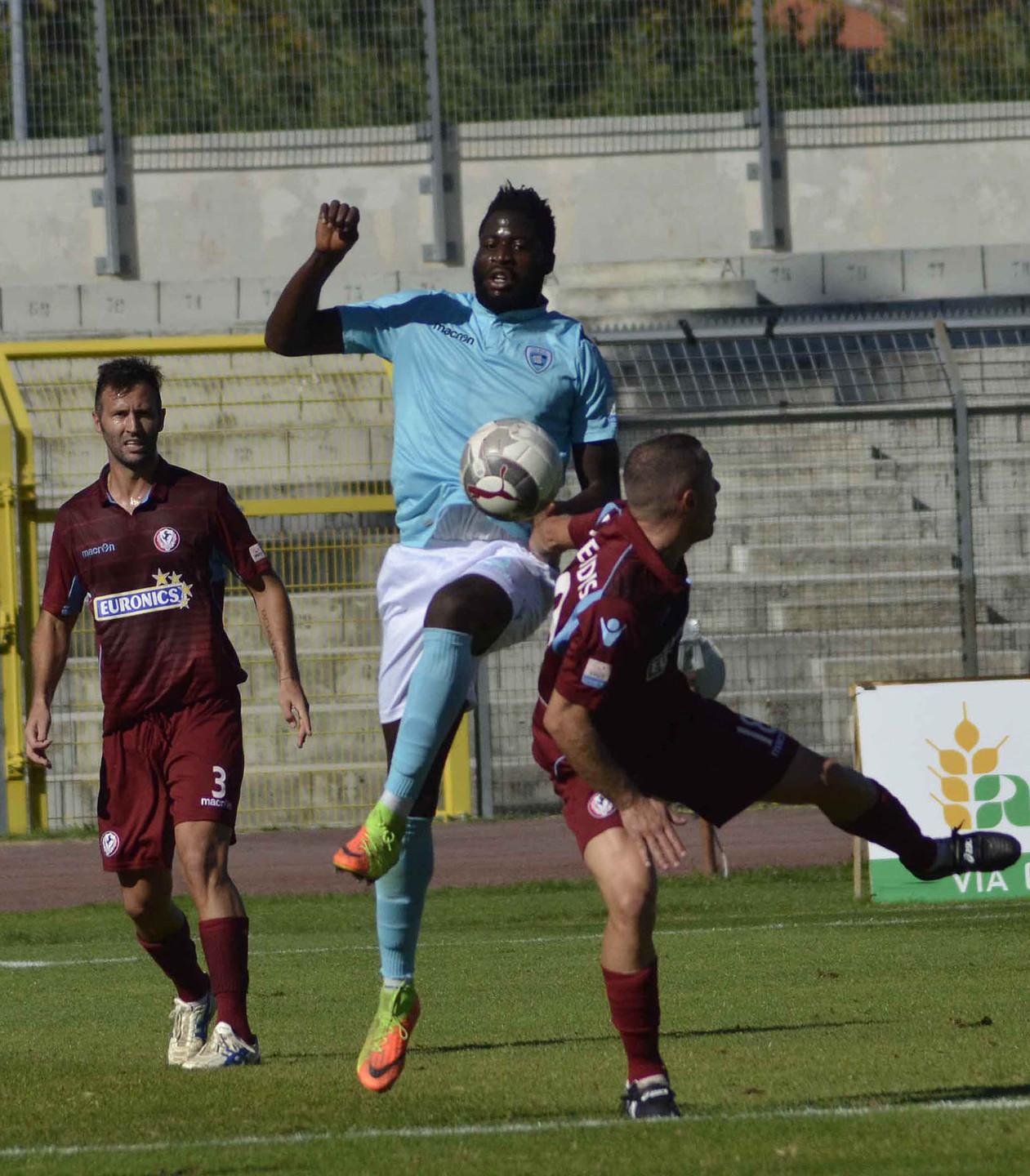 Finalmente Ogunseye e l’Olbia vince ad Arezzo 