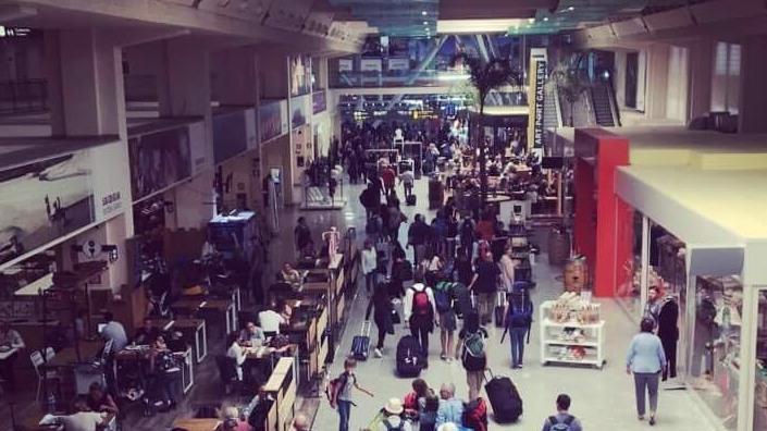 Sabato record al Costa Smeralda: 6800 transiti in uscita