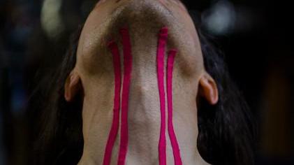 Siediti, chiudi gli occhi e guarda