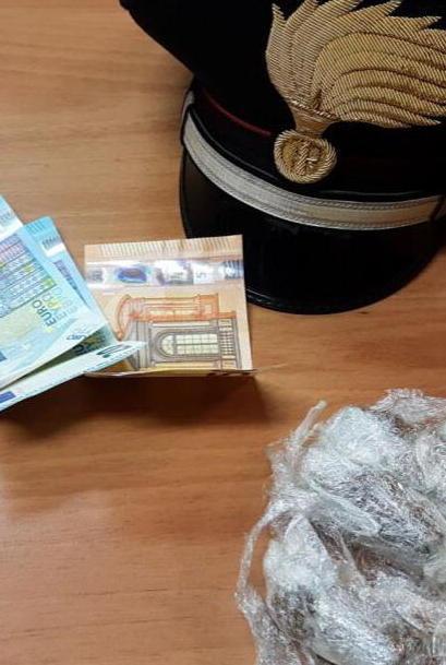 Sorpresi a spacciare marijuana arrestati due giovani immigrati