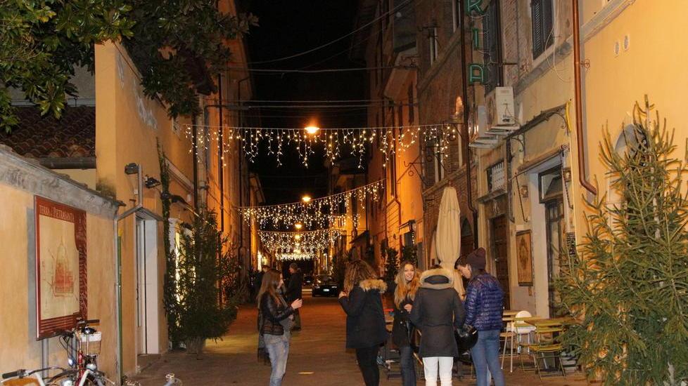Più che dimezzati i soldi previsti per le luci di Natale