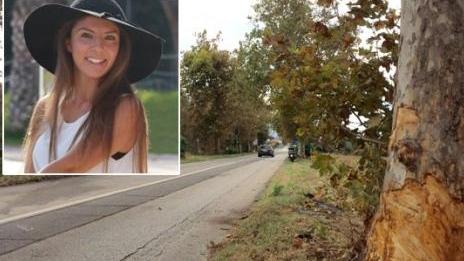 Finirono contro un platano, la 21enne sbalzata fuori