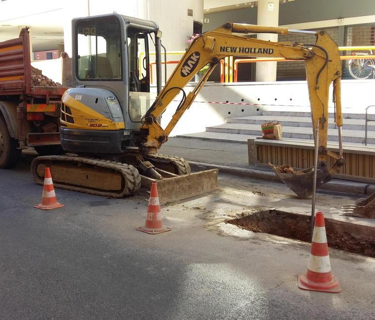 Ruspe e uomini in azione anche in via Bonghi 