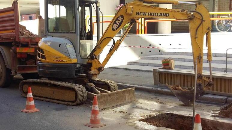 Ruspe e uomini in azione anche in via Bonghi