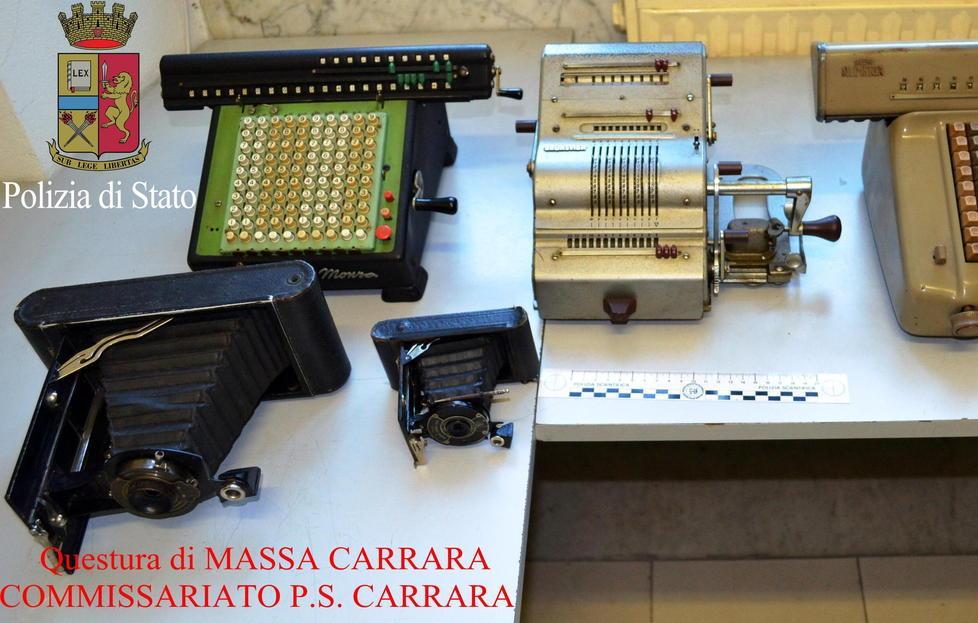 Ladro antiquario incastrato dalle impronte 