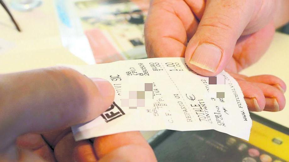 Niente scontrini fiscali sanzionati sedici negozi