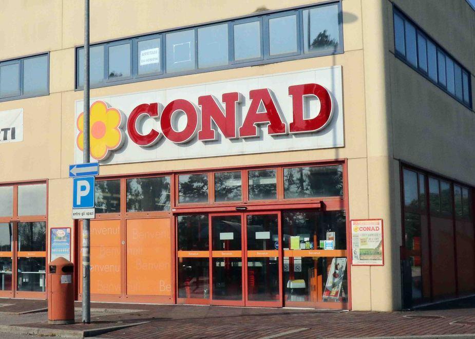 Conad di via Padova Terza incursione i ladri messi in fuga