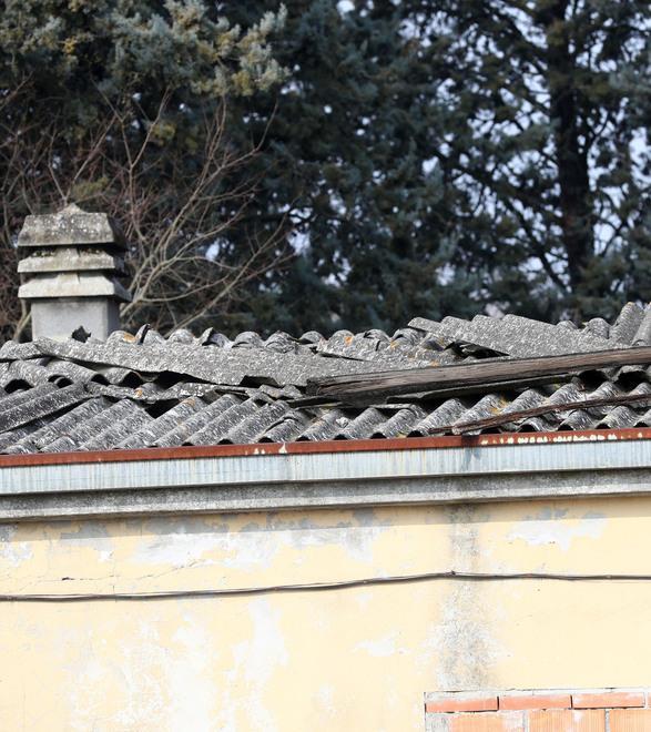 Via l’amianto dall’edificio Il Comune paga la bonifica 