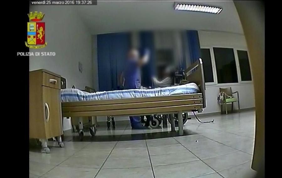 Maltrattamenti sugli anziani in quattro davanti al giudice