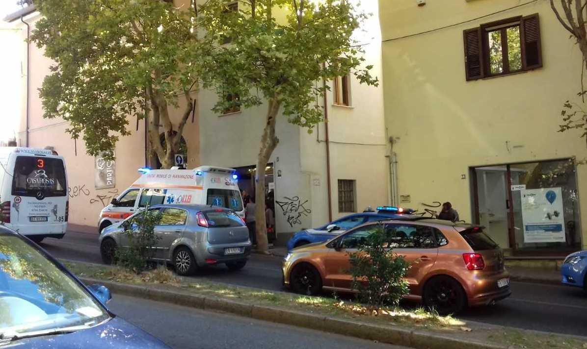 Ha un malore nel negozio: intervengono polizia e 118
