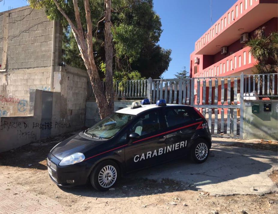 Gran consumo d'acqua, disoccupato coltivava piante di cannabis in casa: arrestato 