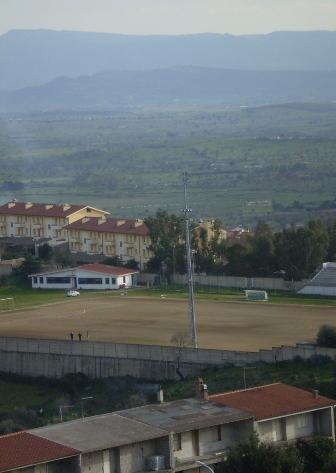 Lavori al campo sportivo, sale il livello della polemica