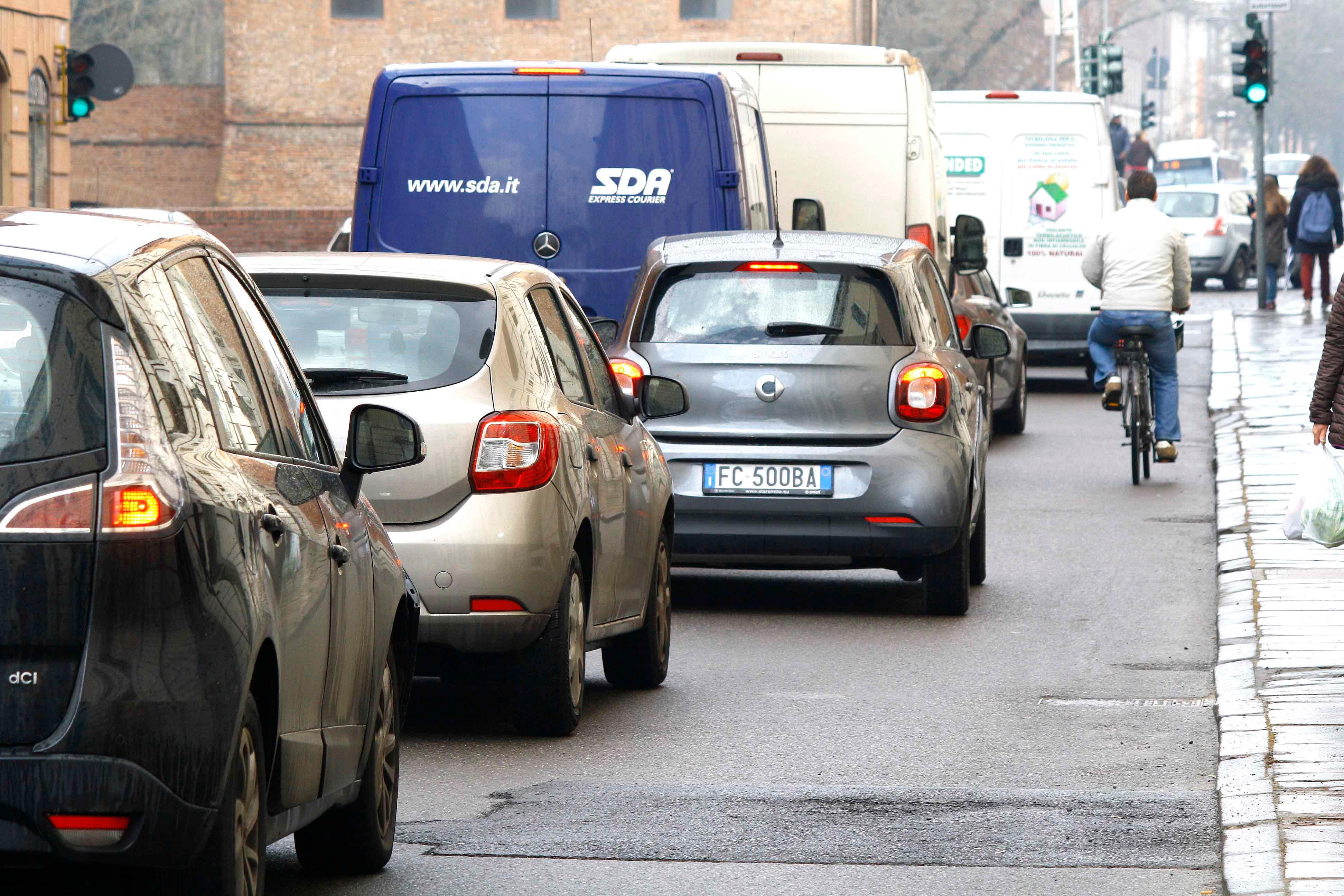 Prolungati i divieti per le auto a Ferrara