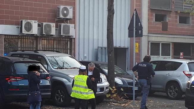 Modena, ragazza rapinata e trascinata con l’auto