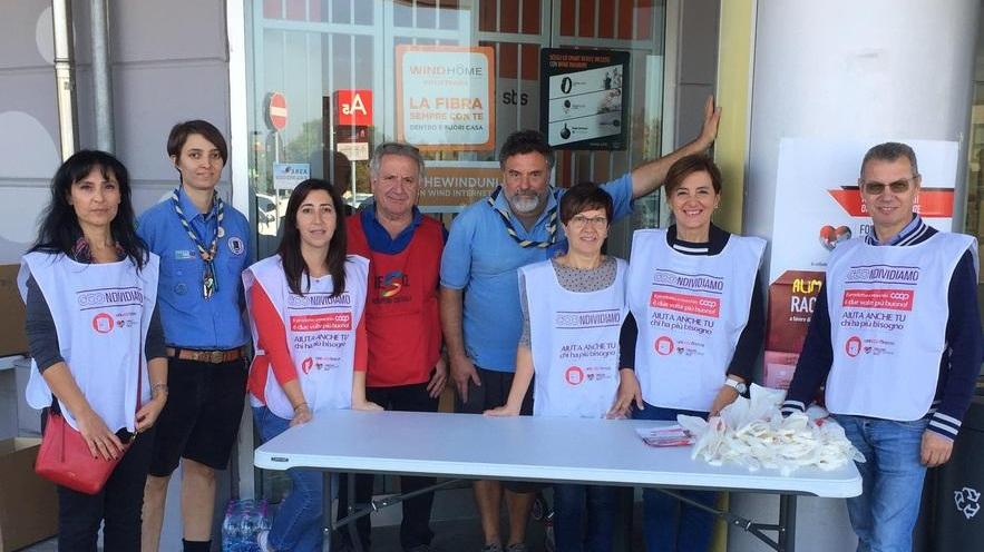 Due tonnellate di prodotti donati ai poveri