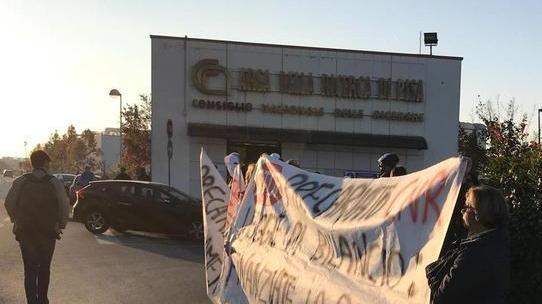 In strada la rabbia dei precari invisibili