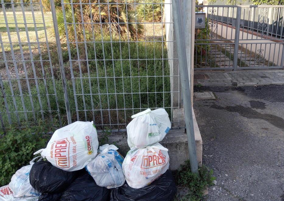 Rifiuti abbandonati, l’ira dei cittadini 