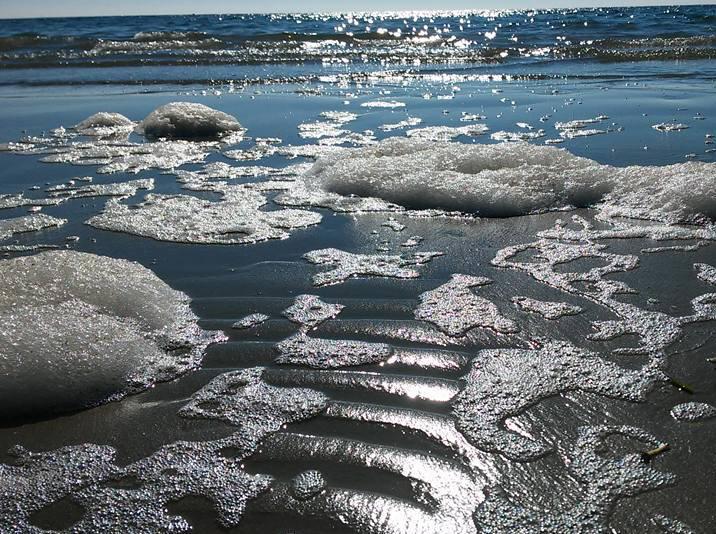 Schiuma bianca in mare a Pratoranieri 