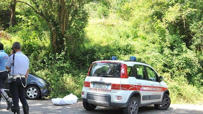 Atti osceni sulle Mura: denunciato