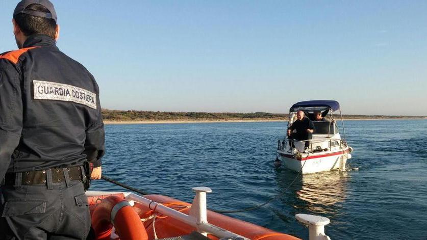 Salvati dopo il guasto al motore della barca