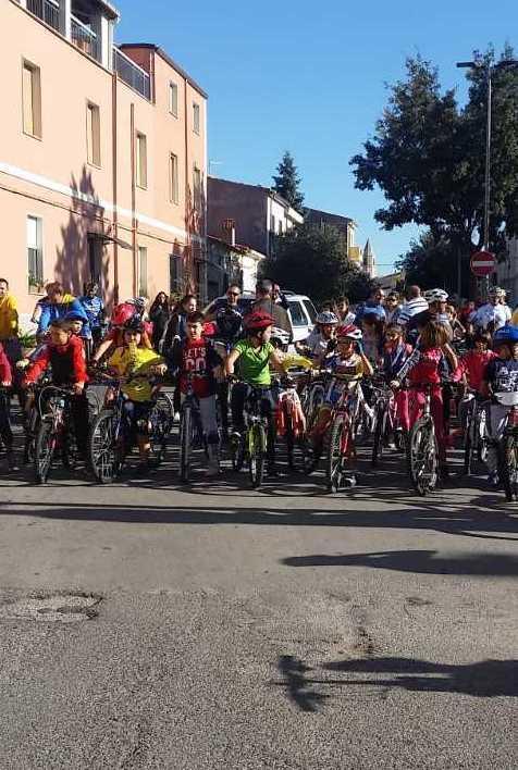 Ploaghe 2.0 fa il pienone tra pedalate, cibo a km 0 e folk