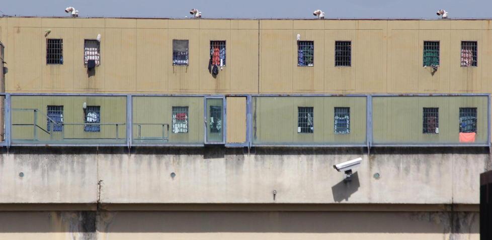 «Agenti aggrediti da un detenuto» Protesta il sindacato 