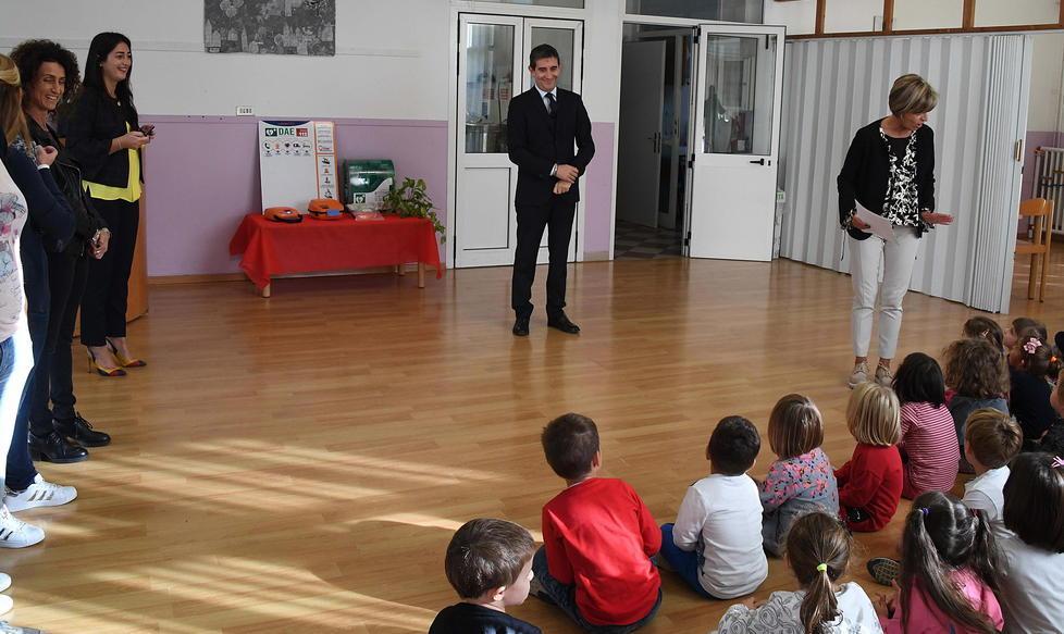 Un defibrillatore alla scuola Mandela 