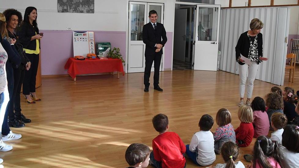 Un defibrillatore alla scuola Mandela