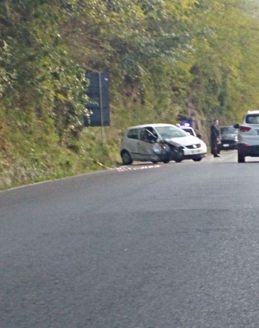 Due incidenti in pochi minuti sulla via per Villa Basilica