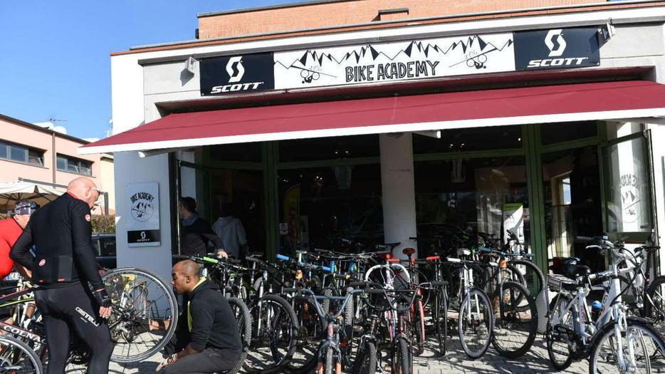 Colpo grosso nel negozio delle superbici