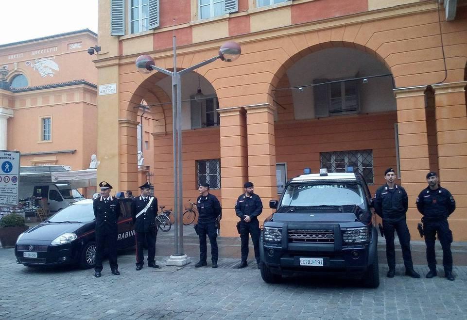 Carabinieri antiterrorismo sorvegliano punti sensibili 