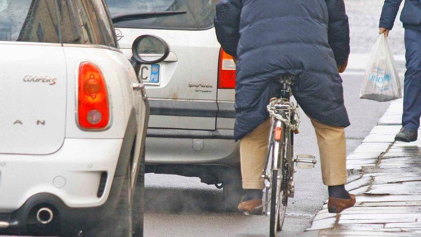 Una settimana di smog Divieti anche nelle case