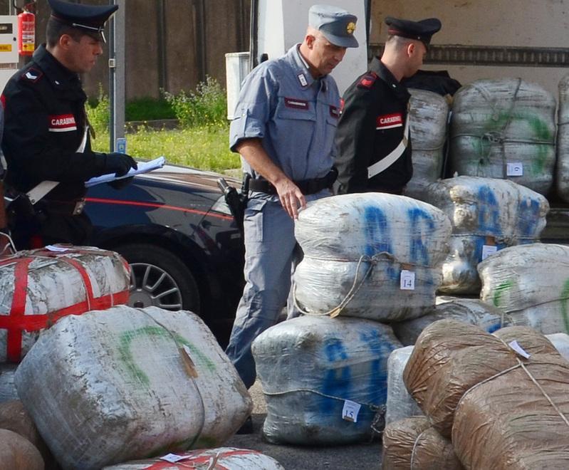 Due tonnellate di droga via mare 