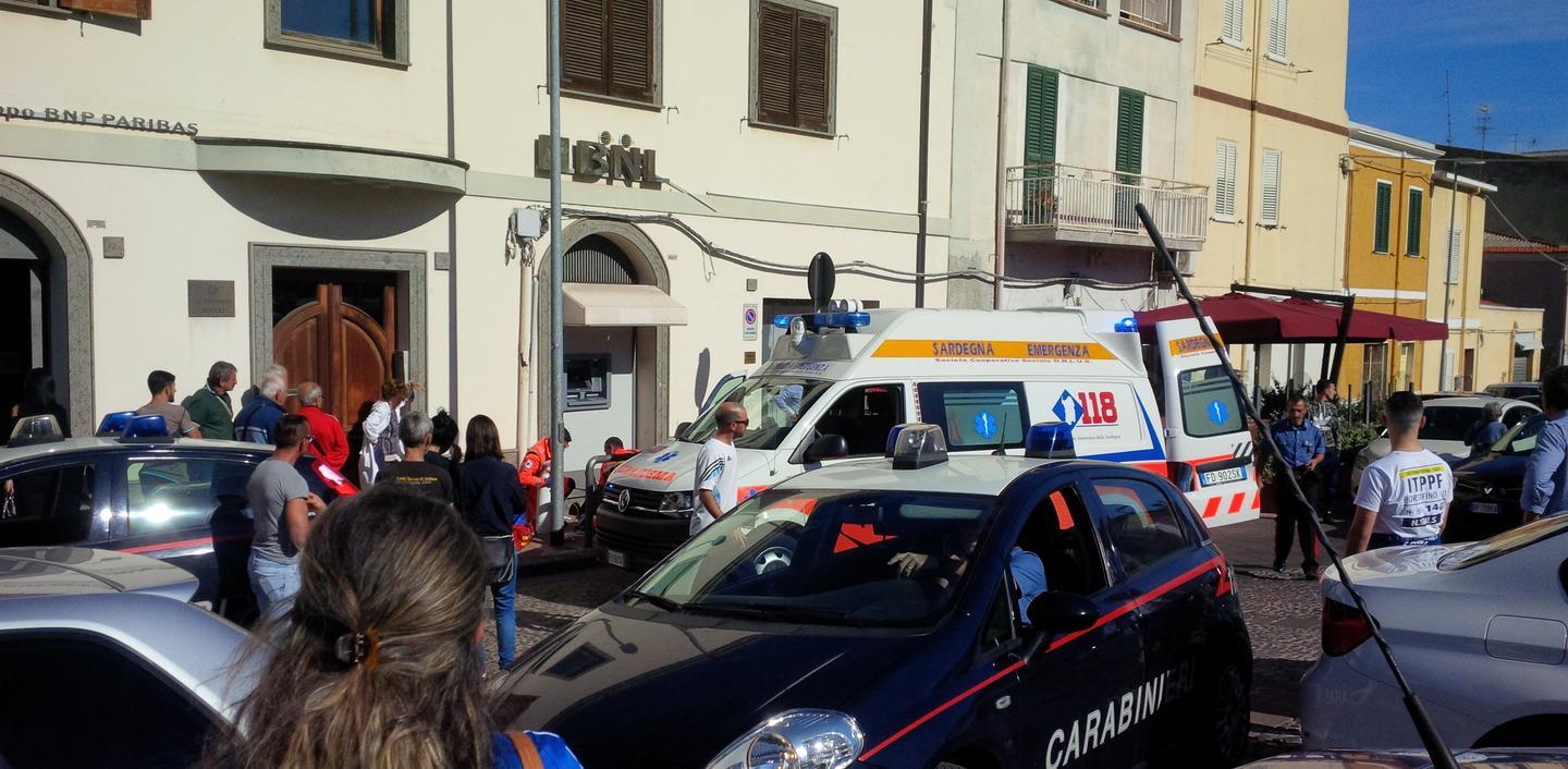 Massaggio cardiaco in mezzo alla folla e un anziano si salva 