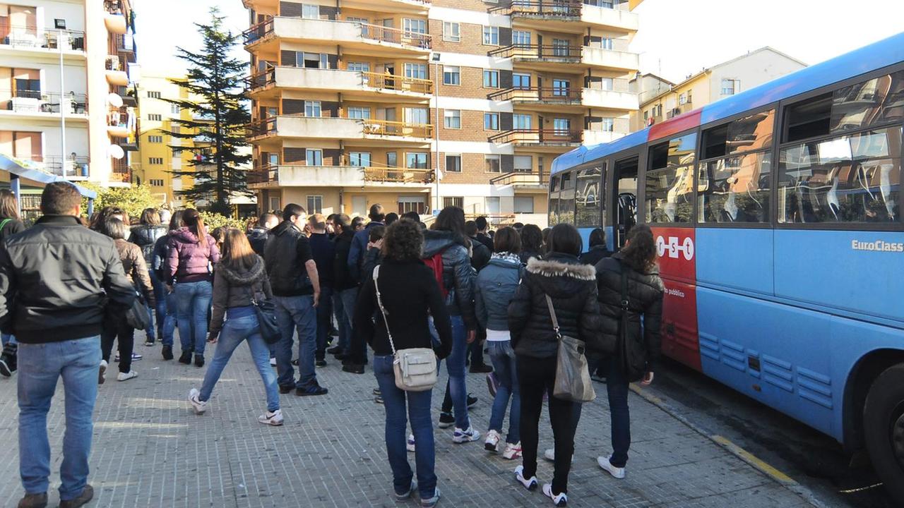 Studenti contro l’Arst: la protesta arriva a Sarule 