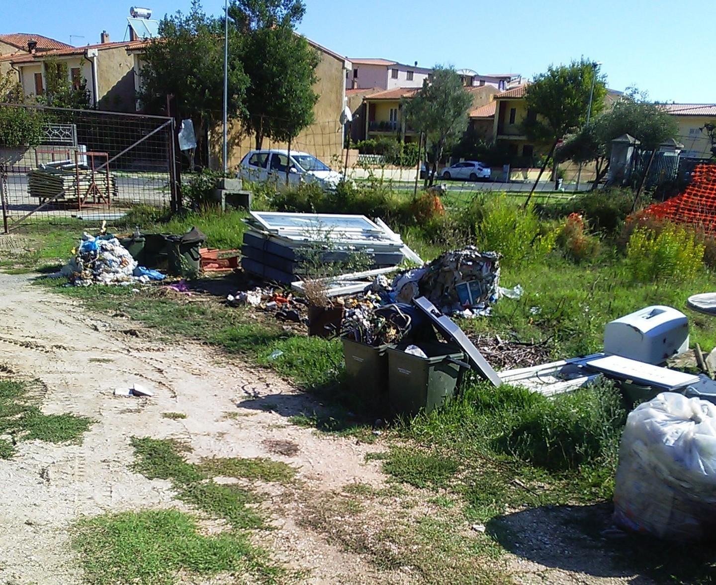 Discarica in pieno centro dure proteste a Siniscola 