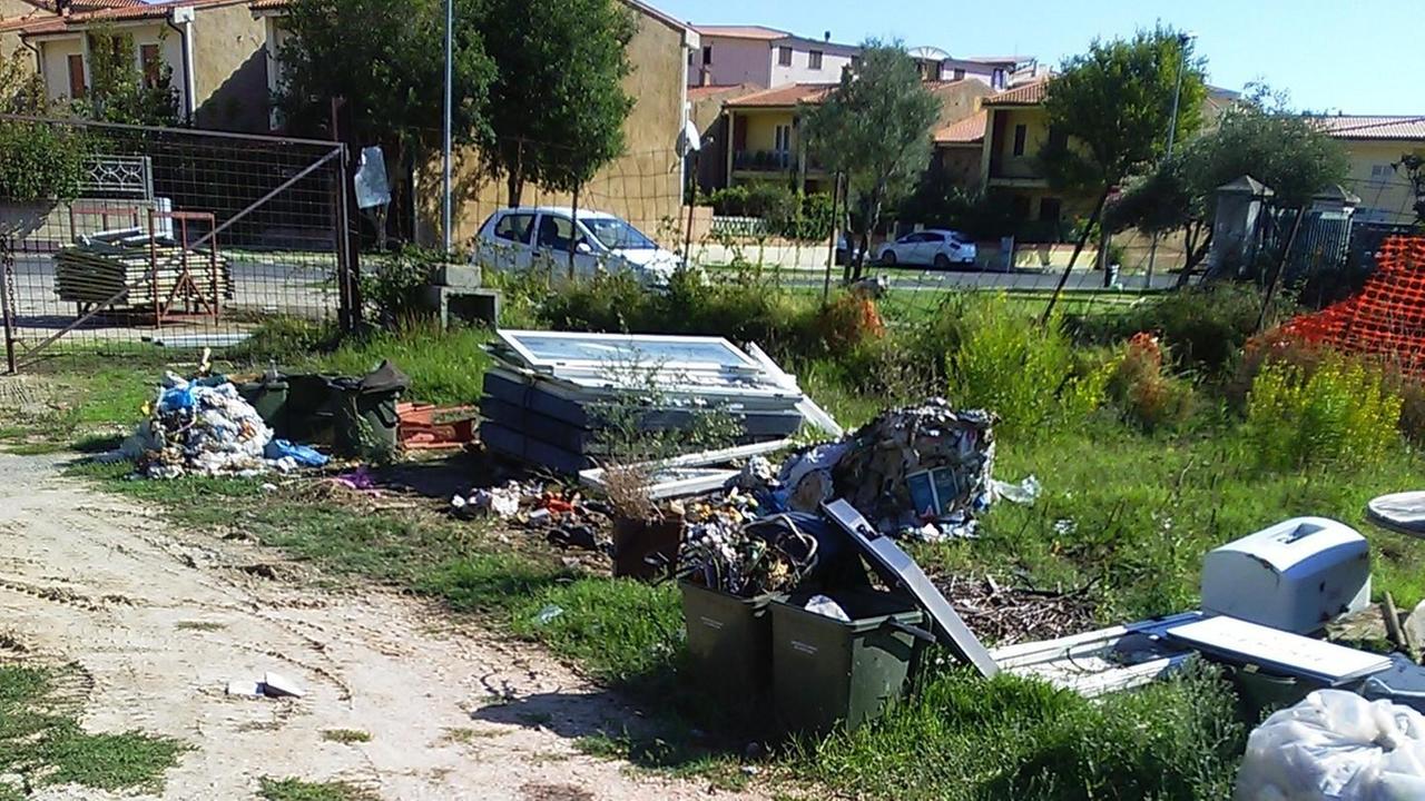 Discarica in pieno centro dure proteste a Siniscola