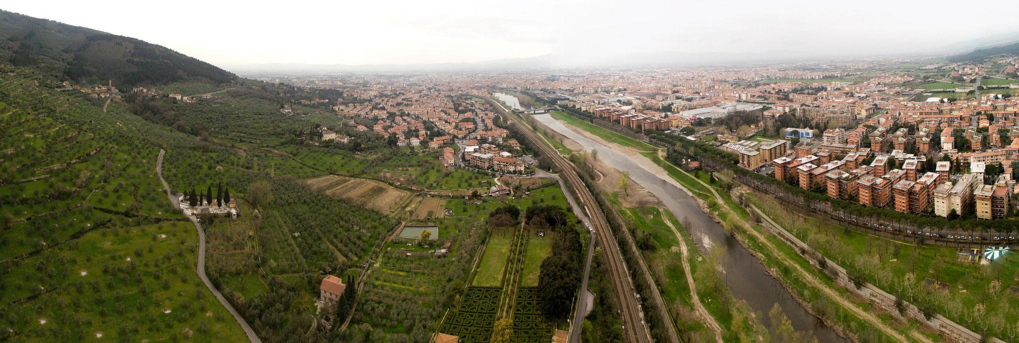 Una panoramica del Bisenzio e della Calvana