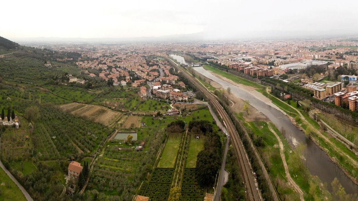 Una panoramica del Bisenzio e della Calvana