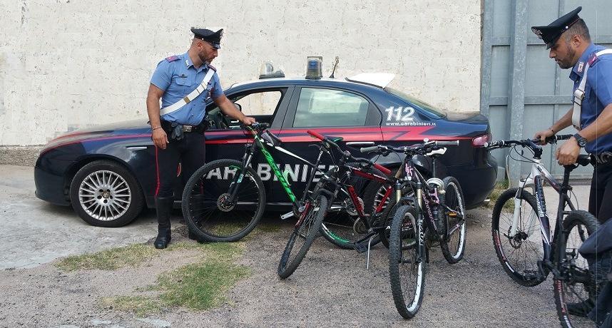 Le biciclette parte della refurtiva rinvenuta nella casa del 40enne olbiese
